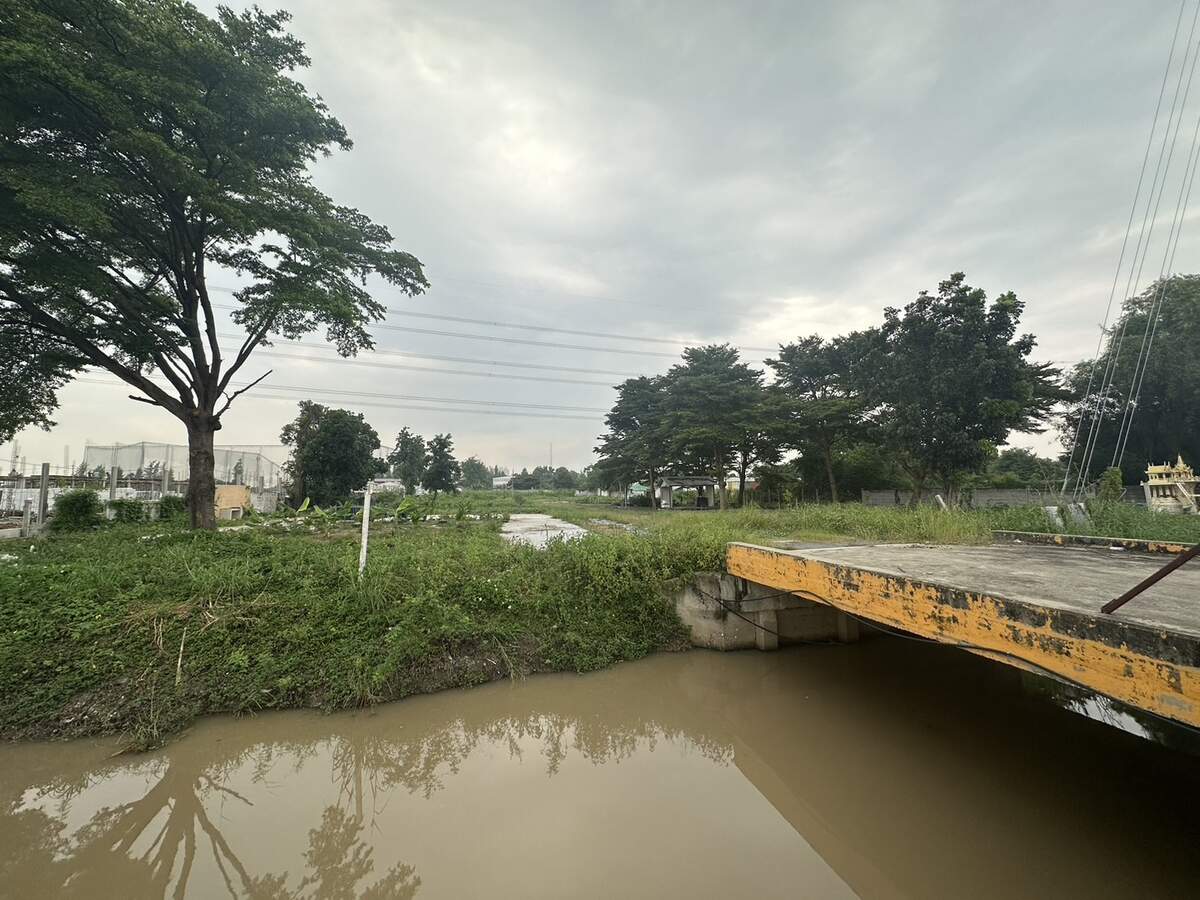 แจ้งวัฒนะ ถนนเลียบคลองประปา