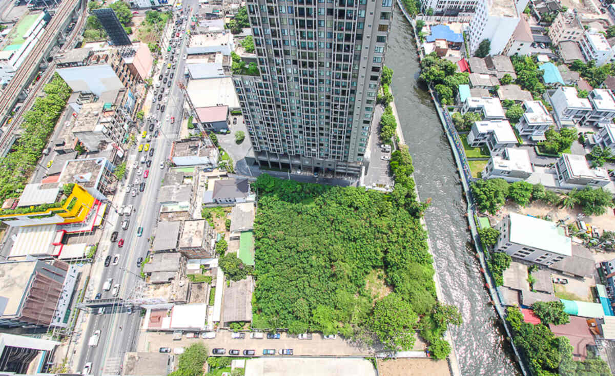 ขายที่ดิน 3-1-9.5 ไร่ ติดถนนเพชรบุรีตัดใหม่