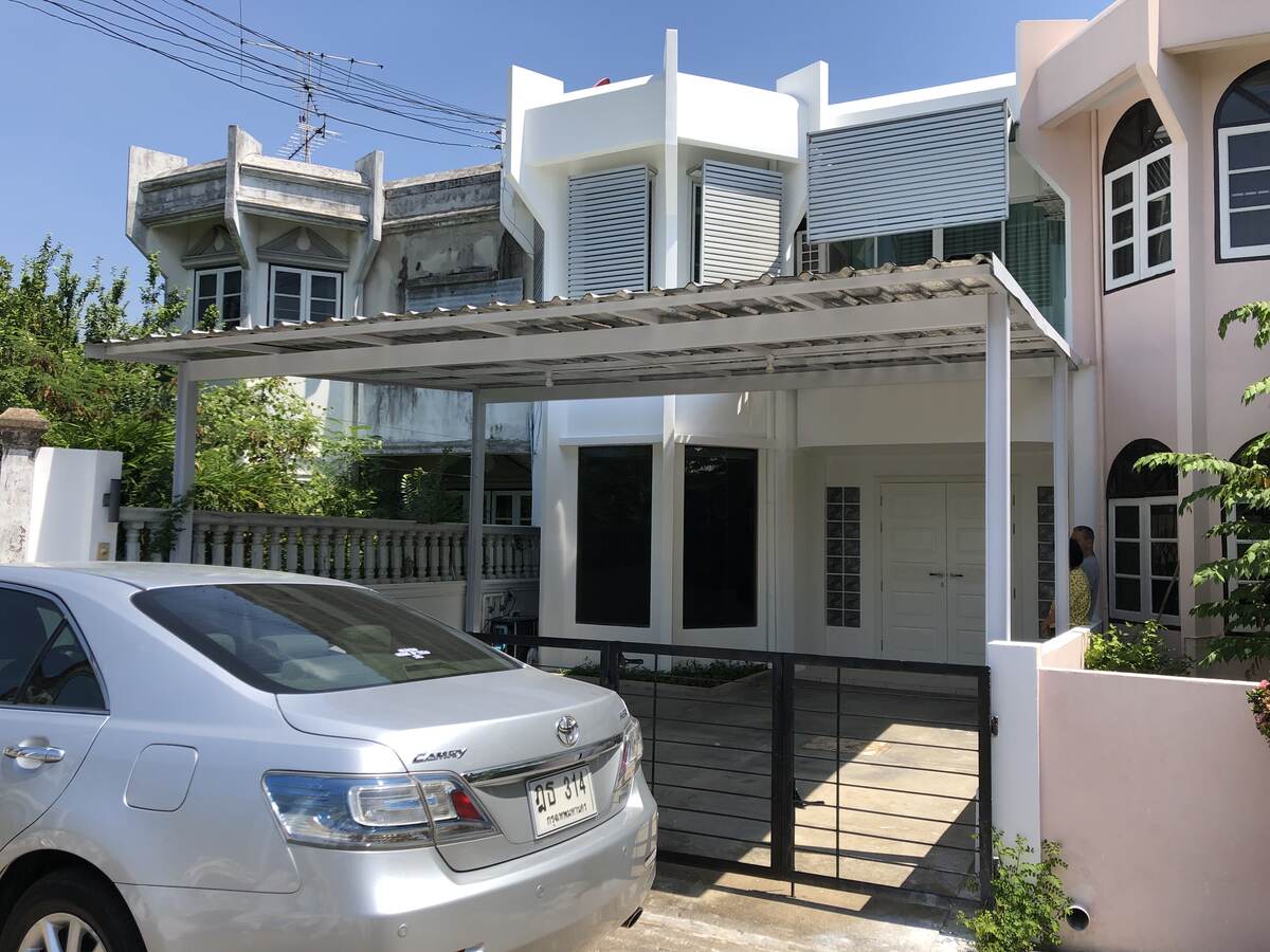 ขายทาวน์โฮม พัฒนาการ 28 พื้นที่ 260 ตร.ม.ราคาเพียง 6.8 ล้านบาท