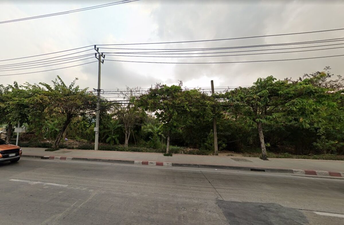 ถนนร่มเกล้า